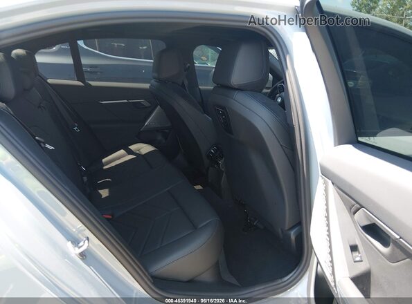 WBA53FJ05RCT09096 2024 BMW 5 SERIES Gray VIN կոդի պիտակի տեսք