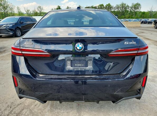 WBA53FJ08SCU29075 2025 BMW 5 SERIES Blue Widok z tyłu