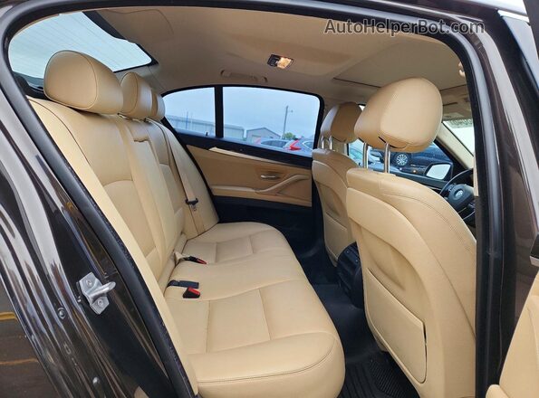 WBA5A5C51GD528962 2016 BMW 5 SERIES Black Widok tylnych siedzeń