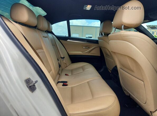 WBA5A5C5XGD529379 2016 BMW 5 SERIES White Rear seats view