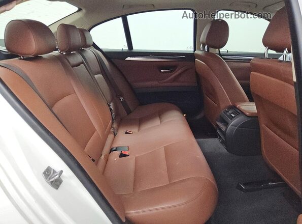 WBA5B1C57GG134905 2016 BMW 5 SERIES White Vista de los asientos traseros