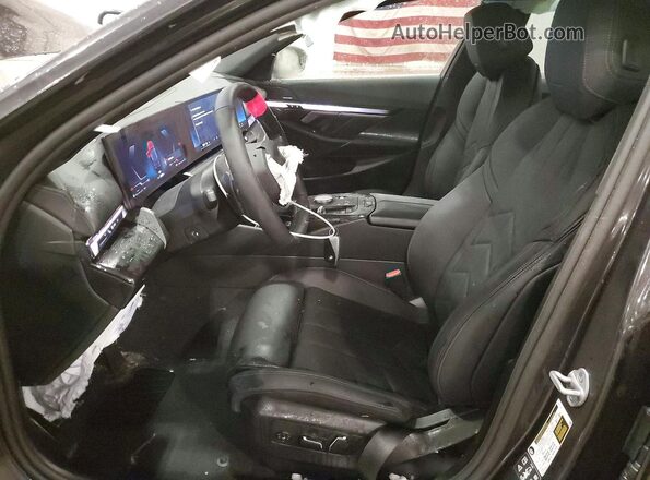 WBA63FJ04TCV85491 2026 BMW 5 SERIES Charcoal Vista interior delantera