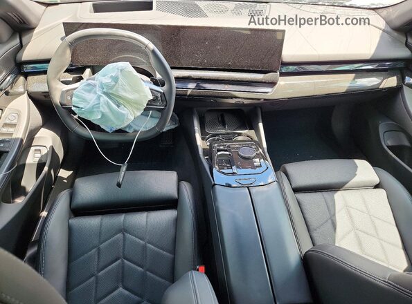 WBA63FJ05SCT38348 2025 BMW 5 SERIES Black Vista del salpicadero