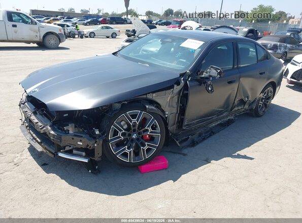 WBA63FJ07TCV77045 2026 BMW 5 SERIES Black Առջևի ձախ երեք քառորդ տեսարան