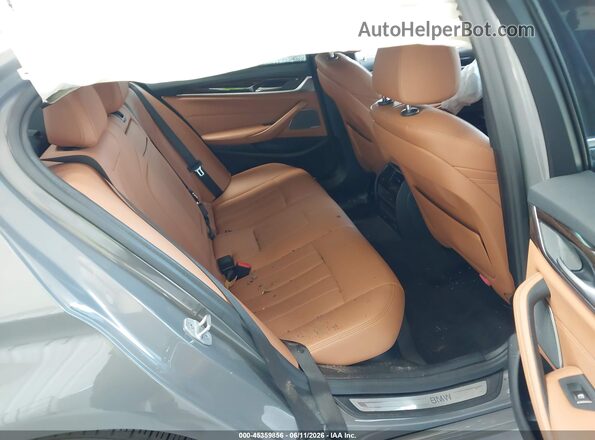 WBA73BJ06MWW99487 2021 BMW 5 SERIES Gray Widok naklejki z numerem VIN