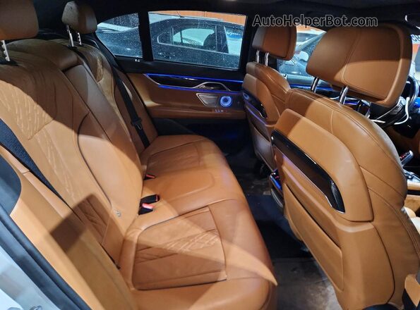 WBA7B0C52GGF92213 2016 BMW 7 SERIES White Հետևի նստատեղերի տեսք