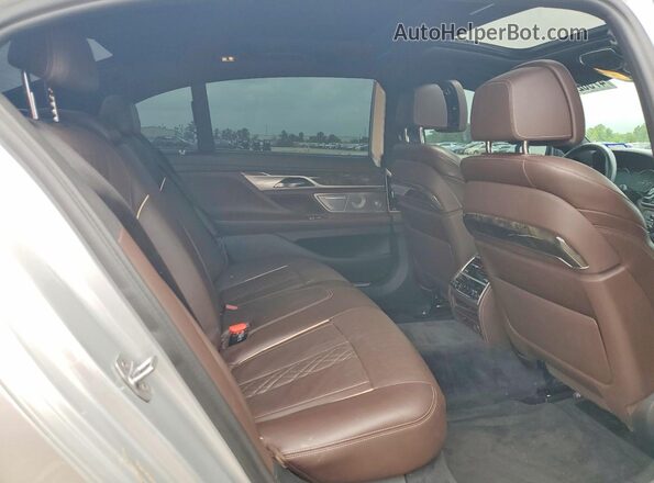 WBA7F0C33HGM21603 2017 BMW 7 SERIES Серебряный Вид задних сидений
