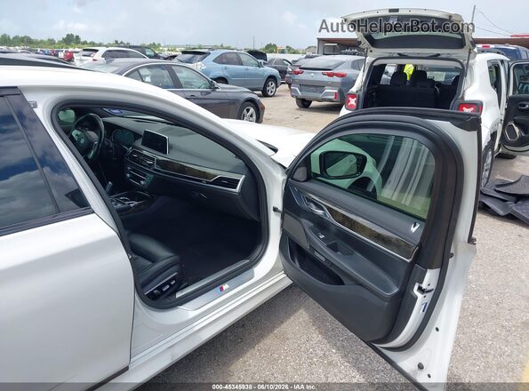 WBA7F0C55HGM21393 2017 BMW 7 SERIES White Vista interior delantera
