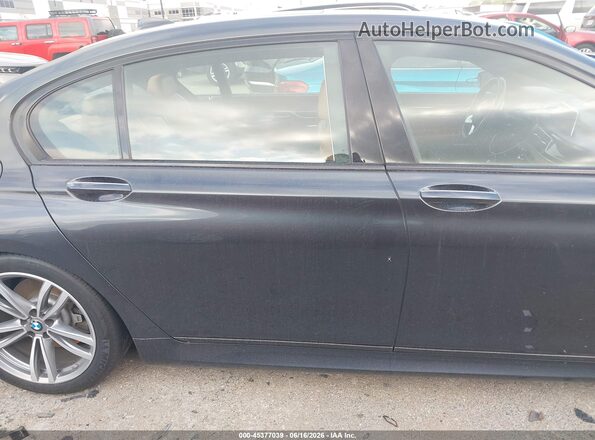 WBA7F2C32HG422771 2017 BMW ALPINA Gray Vista interior trasera