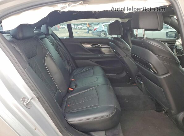 WBA7F2C57HG421875 2017 BMW 7 SERIES Silver Widok tylnych siedzeń