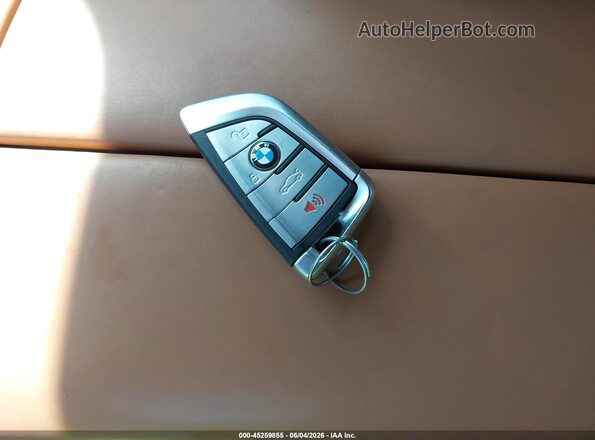 WBA7U2C04NCH50758 2022 BMW 7 SERIES Gray Widok deski rozdzielczej