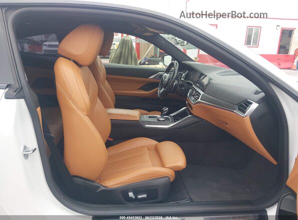 WBA83AP00NCH78245 2022 BMW M4 White წინა სალონის ხედი