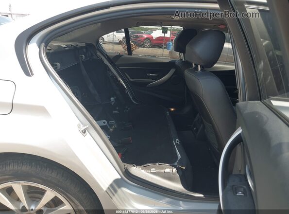 WBA8A3C51JA357995 2018 BMW 3 SERIES Silver Vista de la etiqueta del VIN