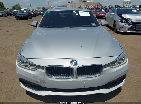 WBA8A3C51JA357995 2018 BMW 3 SERIES Silver Vista del cuadro de instrumentos