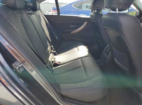 WBA8A3C56JA499890 2018 BMW 3 SERIES Gray Widok tylnych siedzeń