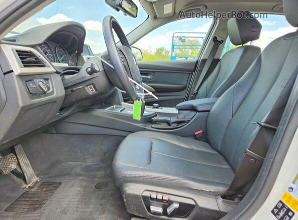 WBA8A3C57JA486923 2018 BMW OTHER Белый Вид салона спереди