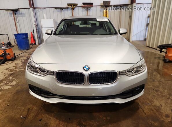 WBA8A3C58JA505334 2018 BMW 3 SERIES Серебряный Вид спереди