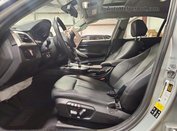 WBA8A3C58JA505334 2018 BMW 3 SERIES Серебряный Вид салона спереди