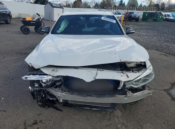 WBA8B3G37HNU35964 2017 BMW 3 SERIES White Widok z przodu