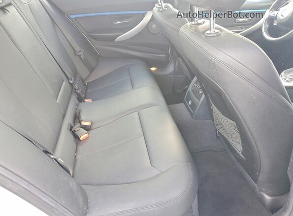 WBA8B3G37HNU35964 2017 BMW 3 SERIES White Widok tylnych siedzeń