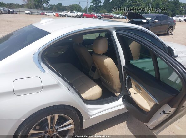 WBA8B9C52JEE81382 2018 BMW 3 SERIES White VIN կոդի պիտակի տեսք