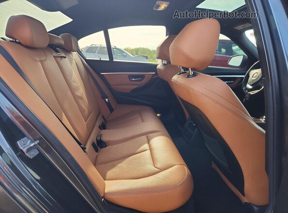 WBA8D9C57JEM33528 2018 BMW OTHER Gray Vista de los asientos traseros
