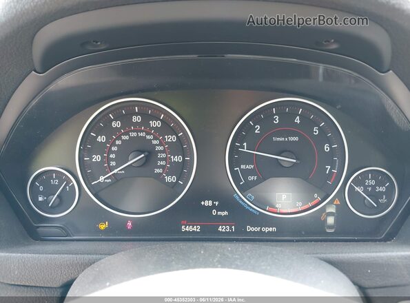 WBA8D9G31HNU61960 2017 BMW 3 SERIES White Vista de los asientos traseros