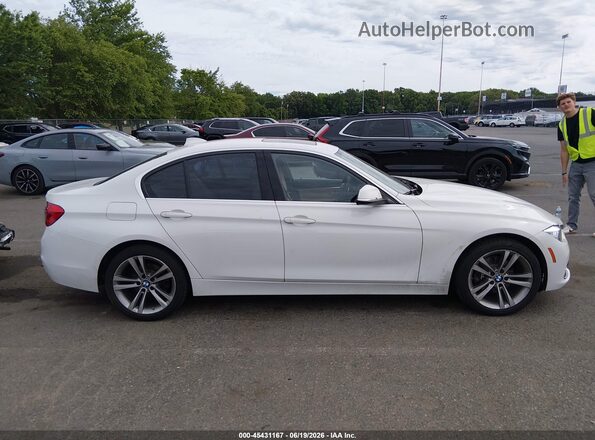 WBA8D9G59HNU60461 2017 BMW 3 SERIES White Widok wnętrza z tyłu