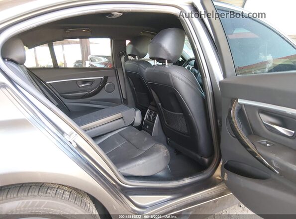 WBA8E1C59JA762785 2018 BMW 3 SERIES Серый Вид наклейки с VIN-кодом