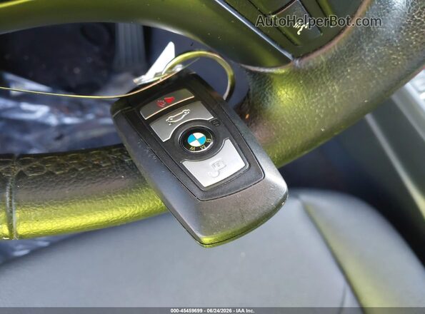 WBA8E1G57GNT36010 2016 BMW 3 SERIES Red Вид панелі приладів