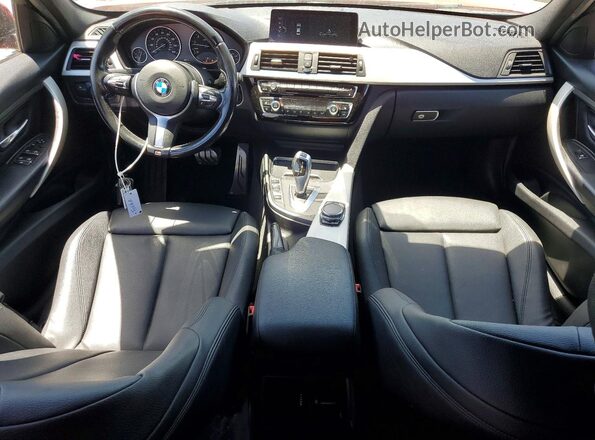 WBA8E1G59HNU12604 2017 BMW 3 SERIES Red Widok deski rozdzielczej