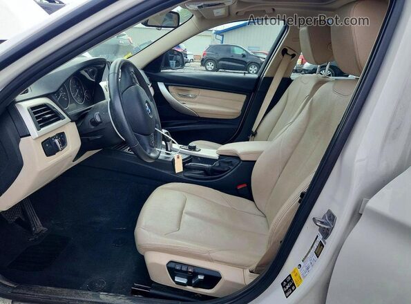 WBA8E5G3XHNU43897 2017 BMW 3 SERIES White Вид салону спереду
