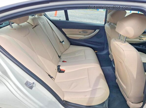 WBA8E5G3XHNU43897 2017 BMW 3 SERIES White Вид задньої частини салону