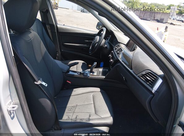 WBA8E5G53JNU46339 2018 BMW 3 SERIES Silver Вид салону спереду