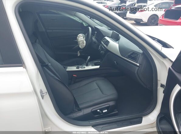 WBA8E5G5XJNV03281 2018 BMW 3 SERIES Белый Вид салона спереди