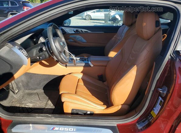 WBABC4C04LCD19682 2020 BMW M8 Burgundy Widok wnętrza z przodu
