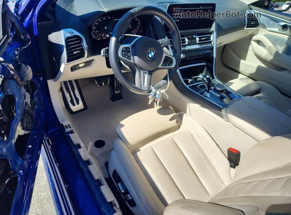 WBABC4C06PCM69120 2023 BMW M8 Blue Widok deski rozdzielczej