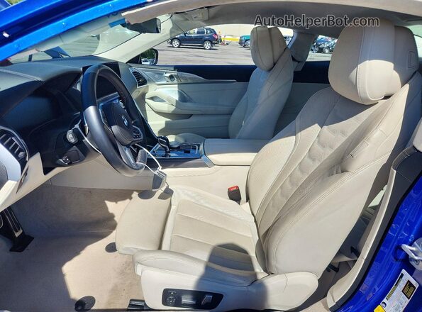 WBABC4C06PCM69120 2023 BMW M8 Blue Widok wnętrza z przodu