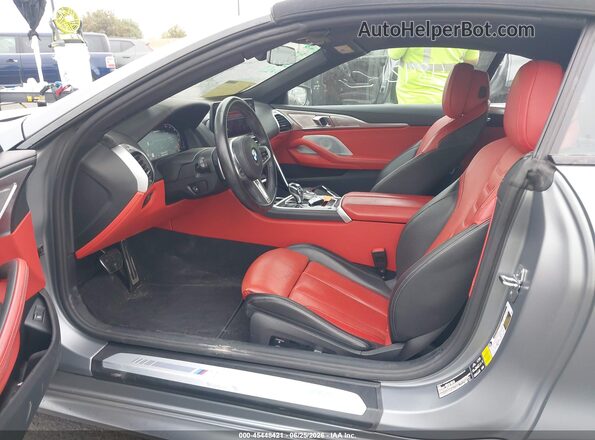 WBAFY4C00PCM11345 2023 BMW M8 Gray Widok wnętrza z przodu