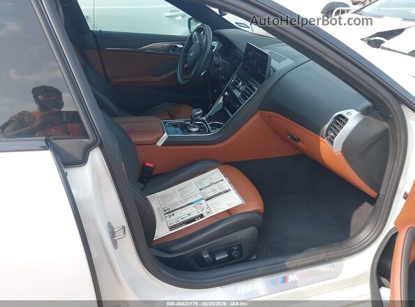 WBAGV2C00RCR92091 2024 BMW 8 SERIES White Front interior view