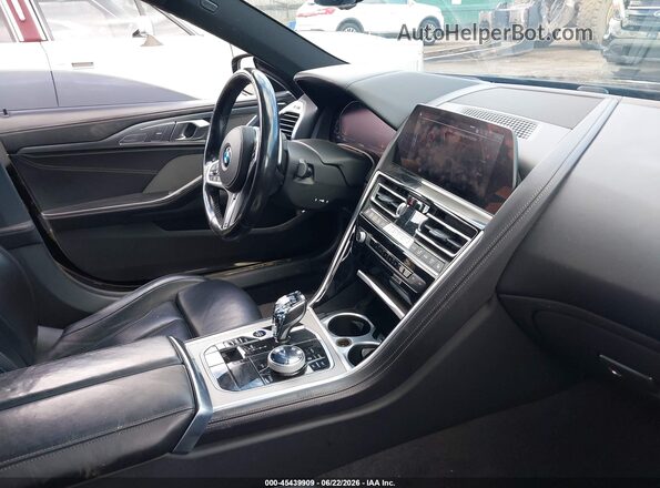 WBAGV4C01MCG46221 2021 BMW 8 SERIES Черный Вид салона спереди
