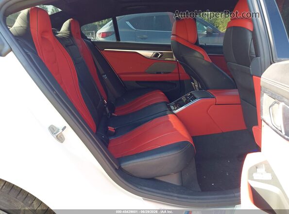 WBAGV4C08NCG91089 2022 BMW 8 SERIES White VIN კოდის სტიკერის ხედი