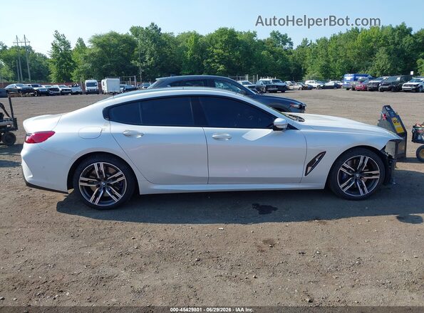 WBAGV4C08NCG91089 2022 BMW 8 SERIES White უკანა სალონის ხედი