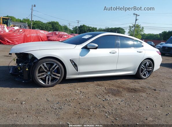 WBAGV4C08NCG91089 2022 BMW 8 SERIES White სალონის 360-გრადუსიანი ხედი