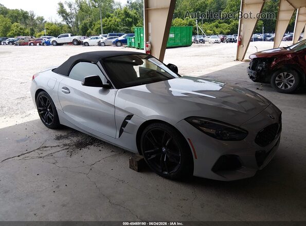 WBAHF3C02NWX97500 2022 BMW Z4 Silver Вид задньої частини салону
