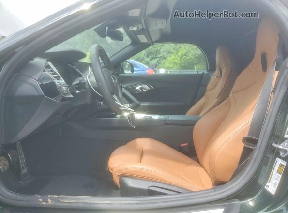 WBAHF9C05SWY43478 2025 BMW Z4 Green Вид салону спереду