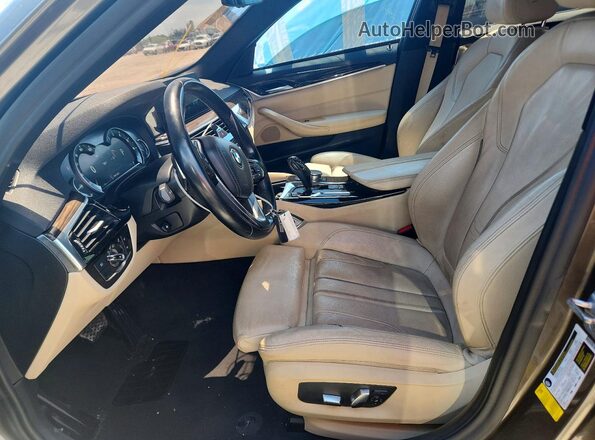 WBAJA5C55JWA38215 2018 BMW 5 SERIES Brown Widok wnętrza z przodu