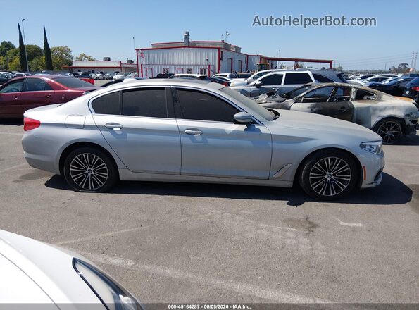 WBAJA5C59KWW11258 2019 BMW 5 SERIES Silver Вид задньої частини салону