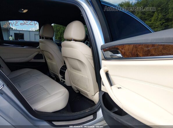 WBAJA7C57JWC76756 2018 BMW 5 SERIES Silver Widok naklejki z numerem VIN