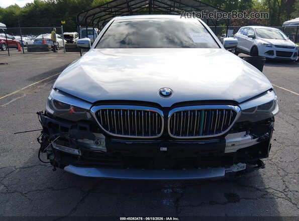 WBAJA7C57JWC76756 2018 BMW 5 SERIES Silver Widok z przodu